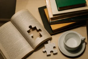 menghubungkan-puzzle-saat-membaca-buku-bookatcafe